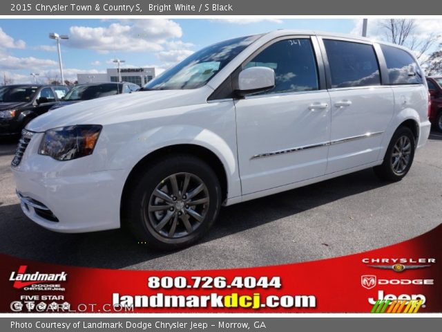 2015 Chrysler Town & Country S in Bright White