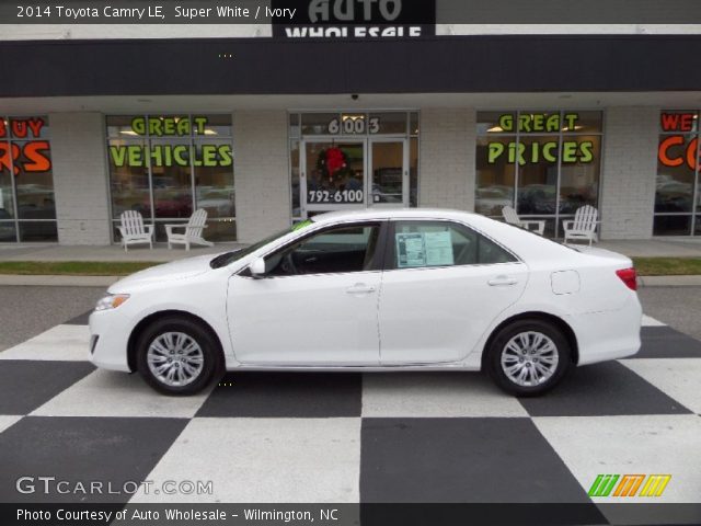 2014 Toyota Camry LE in Super White