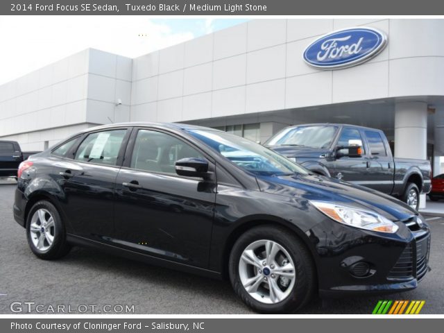 2014 Ford Focus SE Sedan in Tuxedo Black