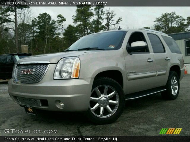 2008 GMC Yukon Denali AWD in Silver Birch Metallic