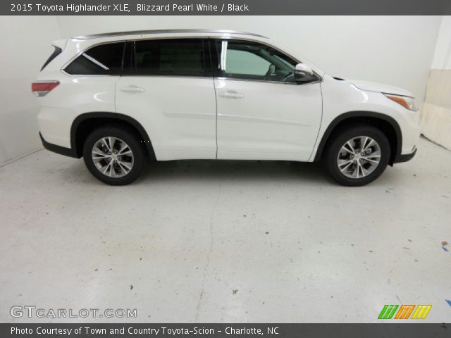 2015 Toyota Highlander XLE in Blizzard Pearl White