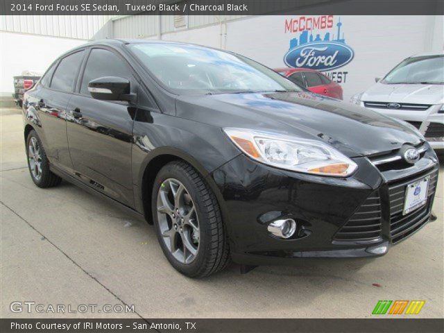 2014 Ford Focus SE Sedan in Tuxedo Black