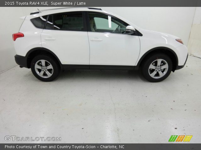 2015 Toyota RAV4 XLE in Super White