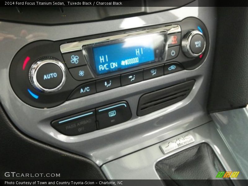 Tuxedo Black / Charcoal Black 2014 Ford Focus Titanium Sedan