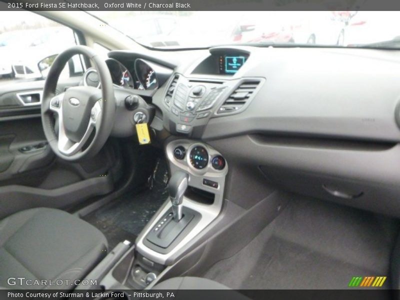 Oxford White / Charcoal Black 2015 Ford Fiesta SE Hatchback