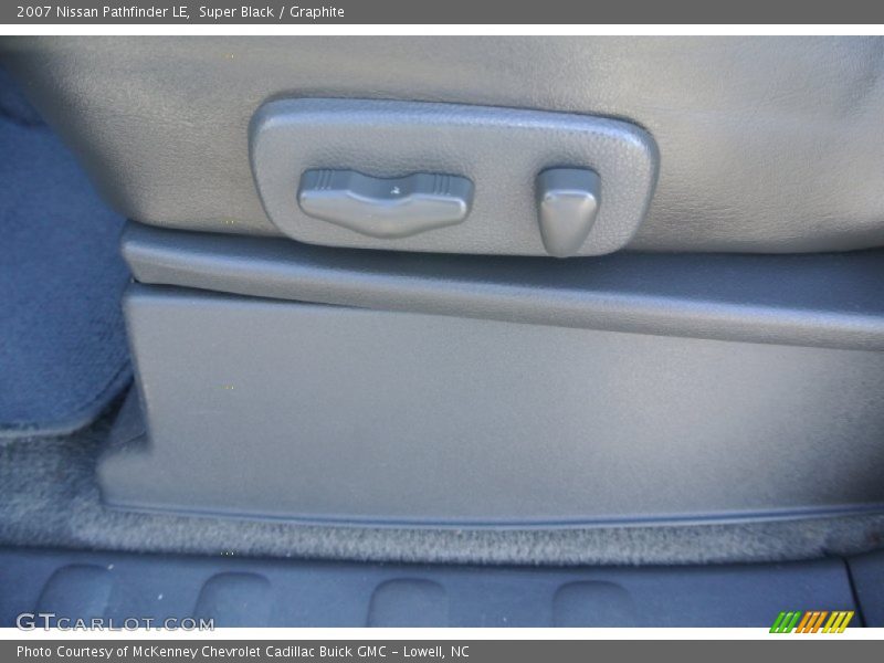 Super Black / Graphite 2007 Nissan Pathfinder LE