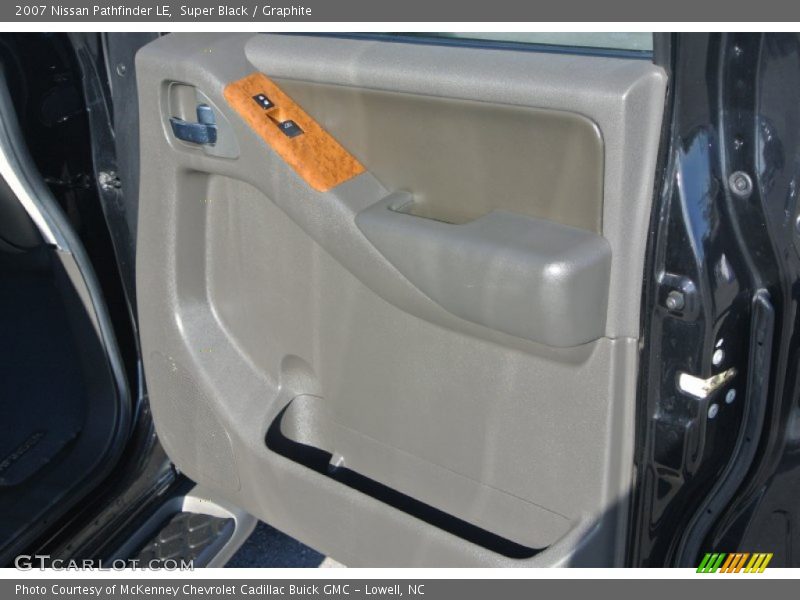 Super Black / Graphite 2007 Nissan Pathfinder LE