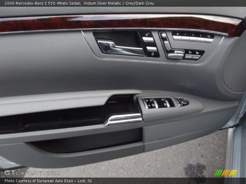Iridium Silver Metallic / Grey/Dark Grey 2009 Mercedes-Benz S 550 4Matic Sedan