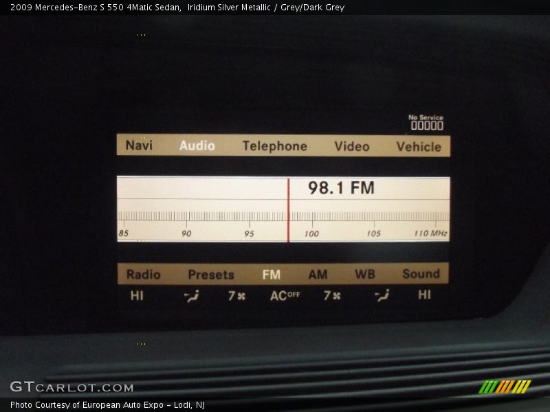 Iridium Silver Metallic / Grey/Dark Grey 2009 Mercedes-Benz S 550 4Matic Sedan