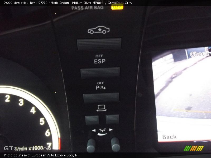 Iridium Silver Metallic / Grey/Dark Grey 2009 Mercedes-Benz S 550 4Matic Sedan