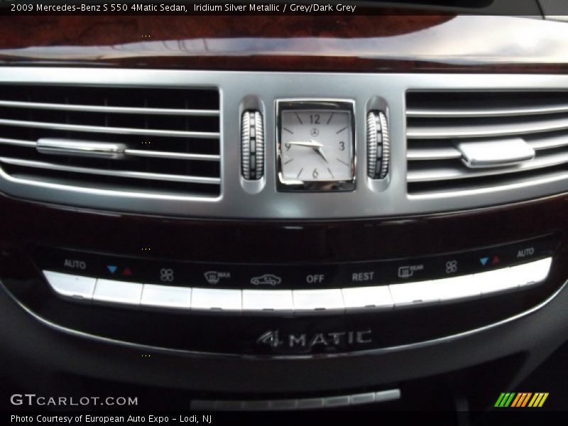 Iridium Silver Metallic / Grey/Dark Grey 2009 Mercedes-Benz S 550 4Matic Sedan