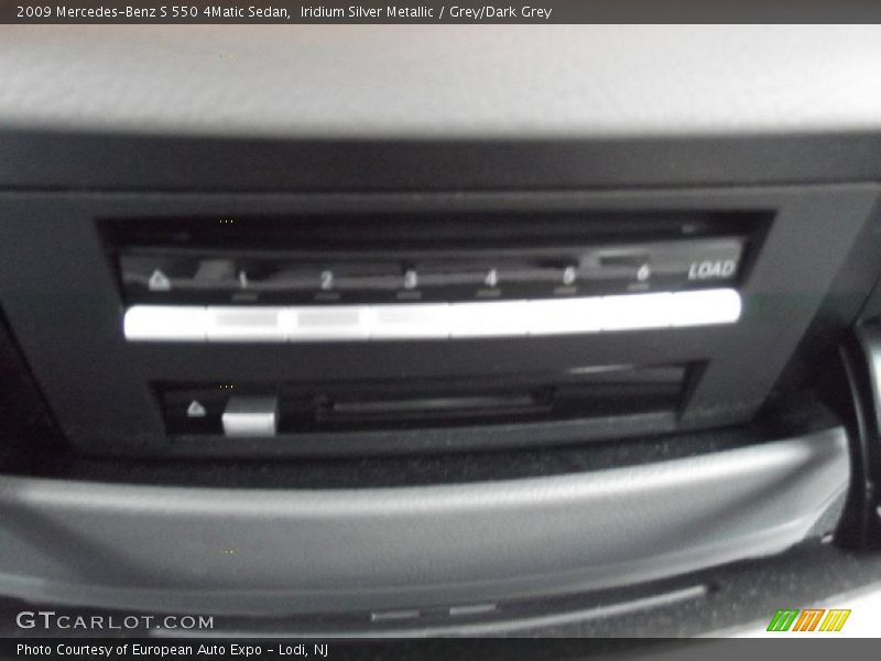 Iridium Silver Metallic / Grey/Dark Grey 2009 Mercedes-Benz S 550 4Matic Sedan