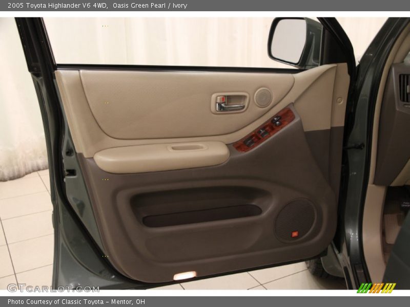 Door Panel of 2005 Highlander V6 4WD