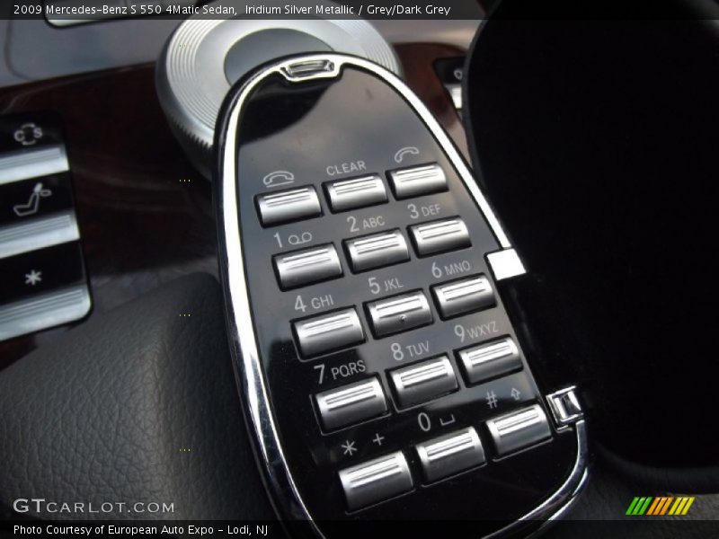 Iridium Silver Metallic / Grey/Dark Grey 2009 Mercedes-Benz S 550 4Matic Sedan