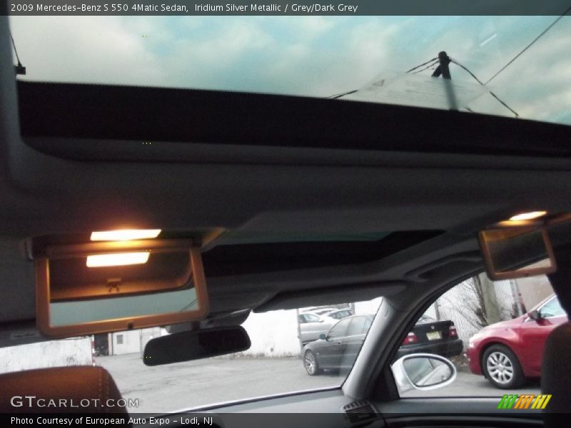 Iridium Silver Metallic / Grey/Dark Grey 2009 Mercedes-Benz S 550 4Matic Sedan