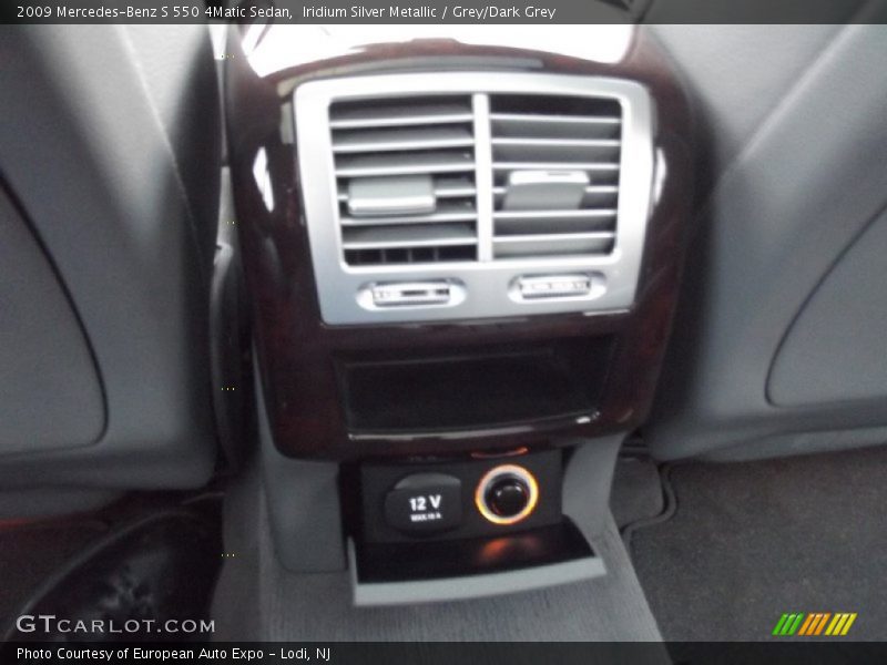 Iridium Silver Metallic / Grey/Dark Grey 2009 Mercedes-Benz S 550 4Matic Sedan