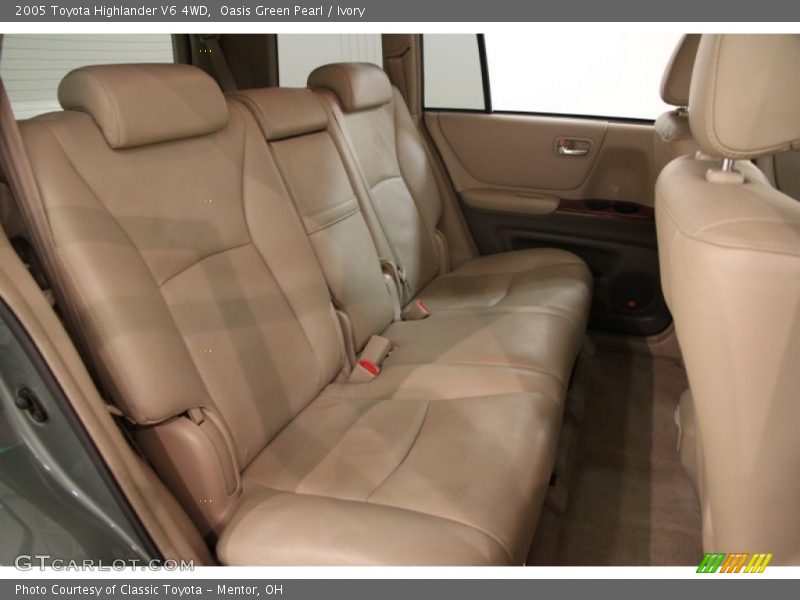 Oasis Green Pearl / Ivory 2005 Toyota Highlander V6 4WD