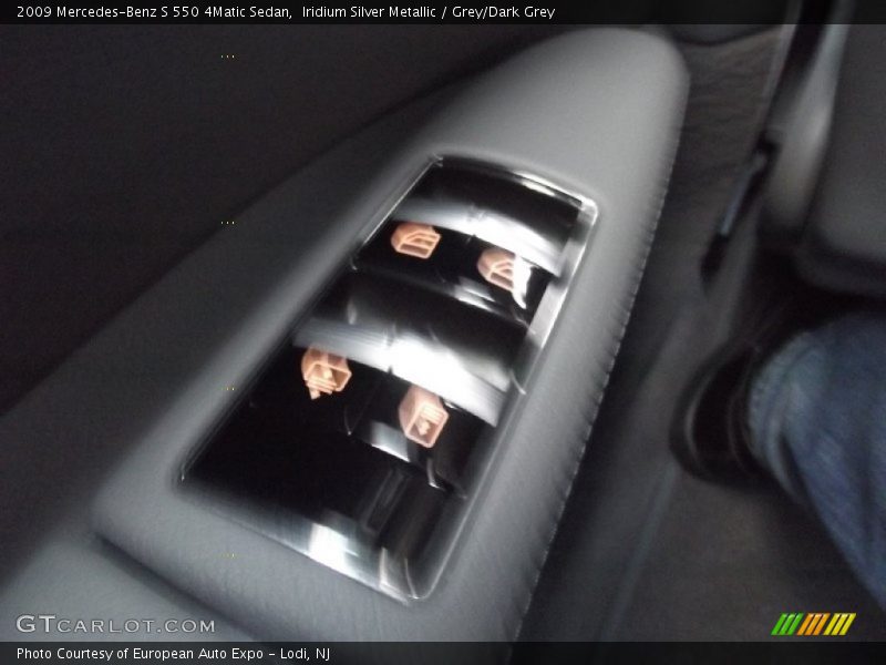Iridium Silver Metallic / Grey/Dark Grey 2009 Mercedes-Benz S 550 4Matic Sedan
