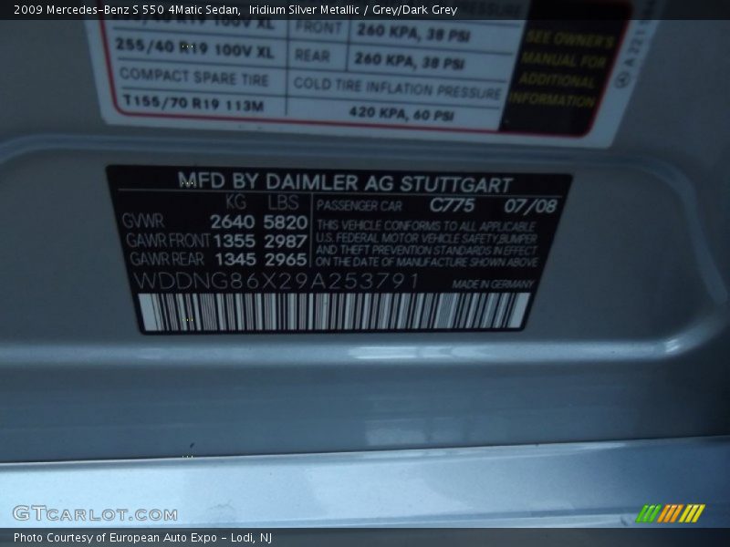 Iridium Silver Metallic / Grey/Dark Grey 2009 Mercedes-Benz S 550 4Matic Sedan