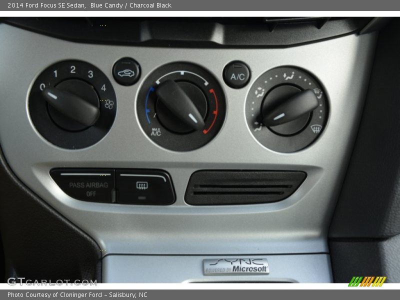 Blue Candy / Charcoal Black 2014 Ford Focus SE Sedan