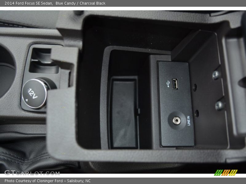 Blue Candy / Charcoal Black 2014 Ford Focus SE Sedan