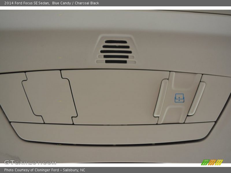 Blue Candy / Charcoal Black 2014 Ford Focus SE Sedan