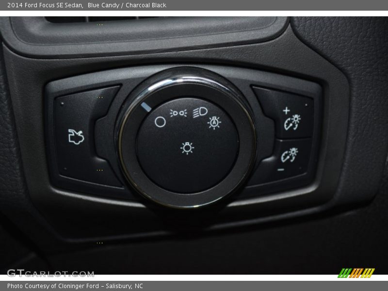 Blue Candy / Charcoal Black 2014 Ford Focus SE Sedan