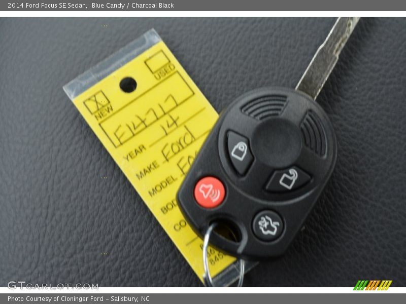 Blue Candy / Charcoal Black 2014 Ford Focus SE Sedan