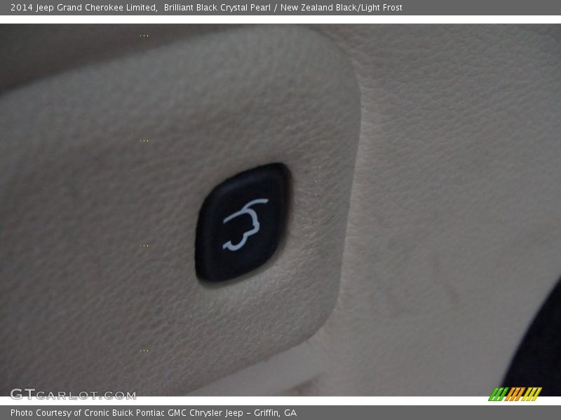 Brilliant Black Crystal Pearl / New Zealand Black/Light Frost 2014 Jeep Grand Cherokee Limited