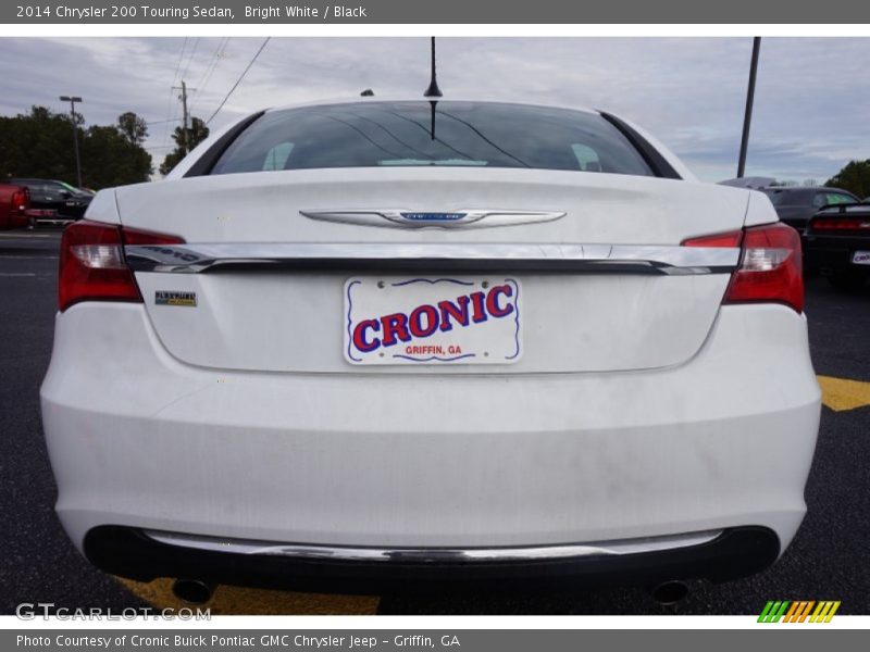 Bright White / Black 2014 Chrysler 200 Touring Sedan
