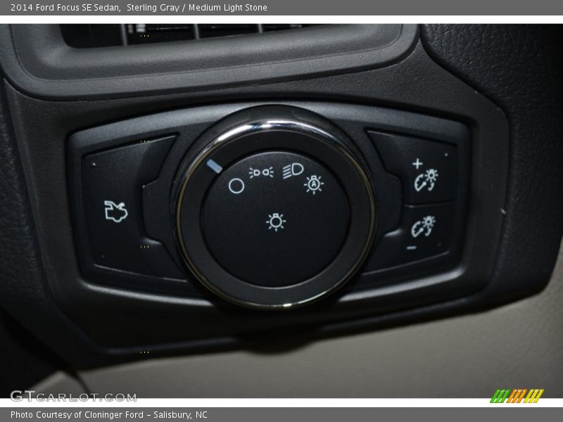 Sterling Gray / Medium Light Stone 2014 Ford Focus SE Sedan