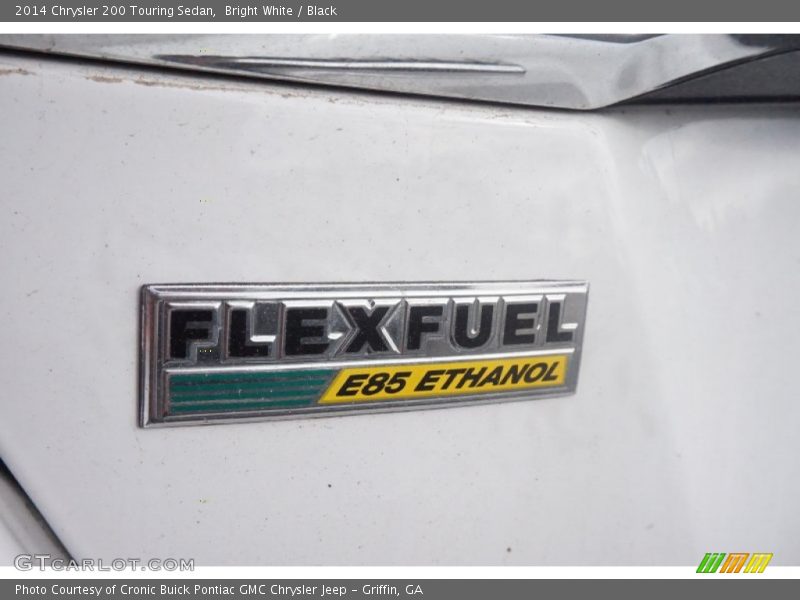 Bright White / Black 2014 Chrysler 200 Touring Sedan