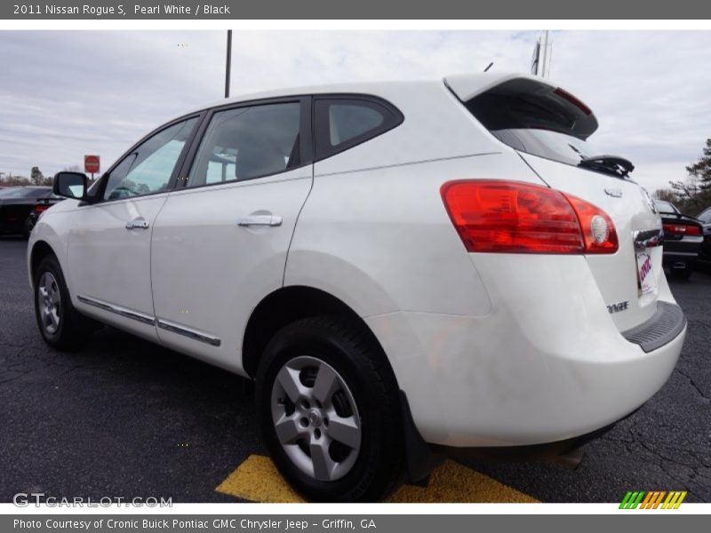Pearl White / Black 2011 Nissan Rogue S