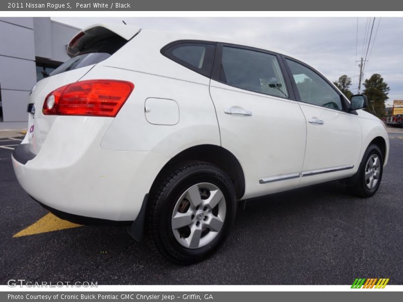 Pearl White / Black 2011 Nissan Rogue S