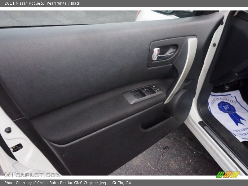 Pearl White / Black 2011 Nissan Rogue S