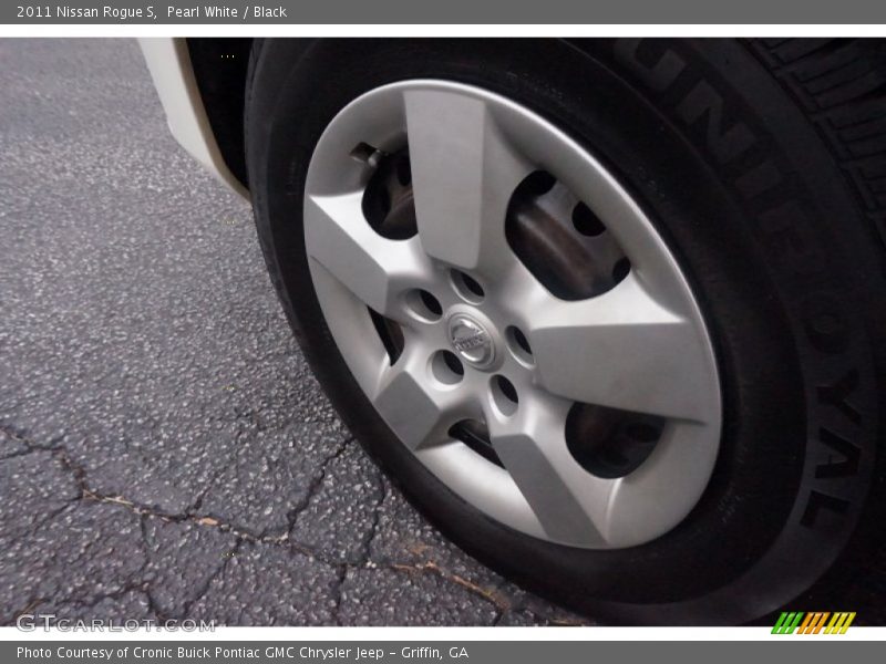Pearl White / Black 2011 Nissan Rogue S