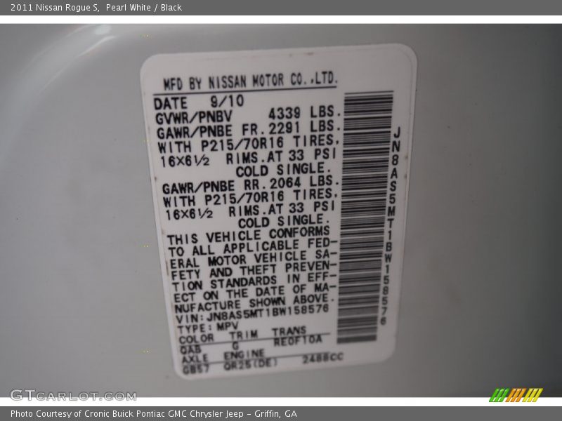 Pearl White / Black 2011 Nissan Rogue S