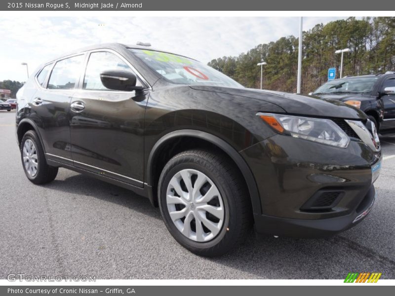 Front 3/4 View of 2015 Rogue S