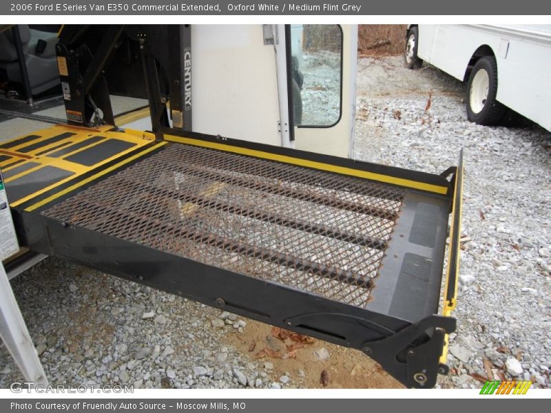 Oxford White / Medium Flint Grey 2006 Ford E Series Van E350 Commercial Extended