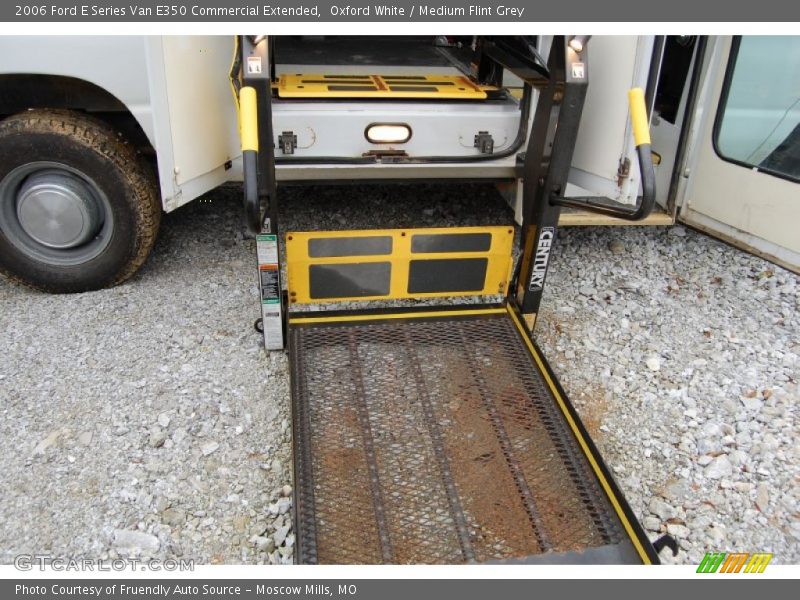 Oxford White / Medium Flint Grey 2006 Ford E Series Van E350 Commercial Extended