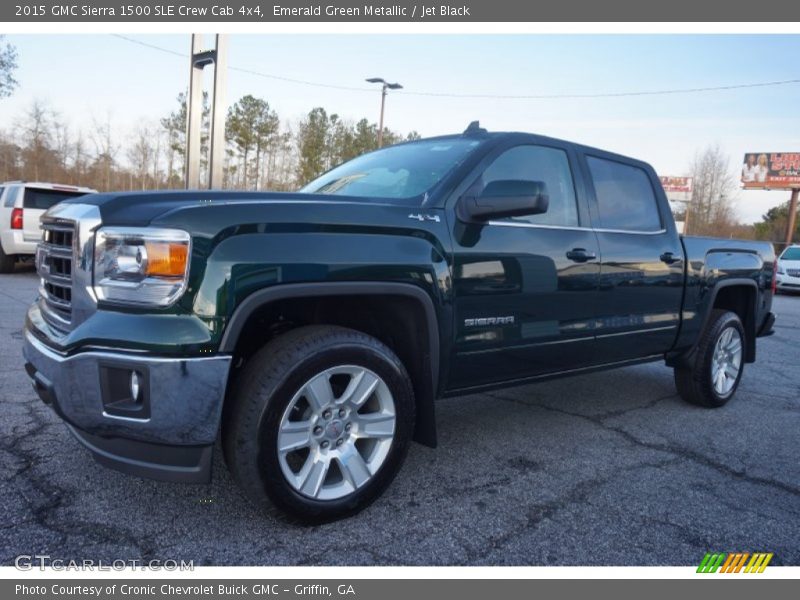 Front 3/4 View of 2015 Sierra 1500 SLE Crew Cab 4x4