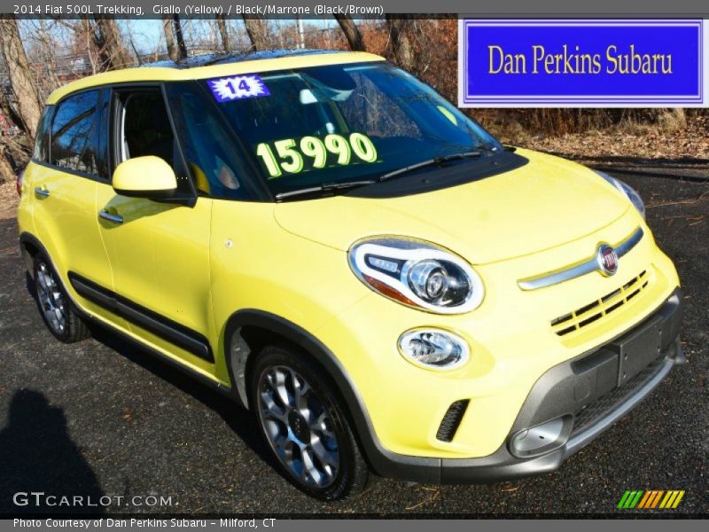 Giallo (Yellow) / Black/Marrone (Black/Brown) 2014 Fiat 500L Trekking