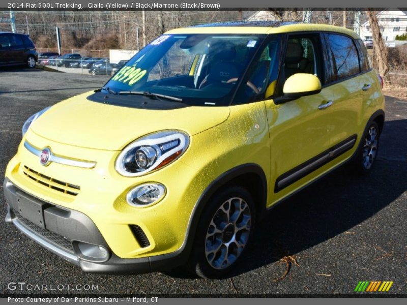 Giallo (Yellow) / Black/Marrone (Black/Brown) 2014 Fiat 500L Trekking