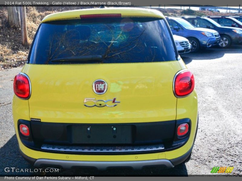 Giallo (Yellow) / Black/Marrone (Black/Brown) 2014 Fiat 500L Trekking