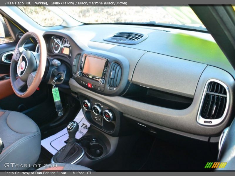 Giallo (Yellow) / Black/Marrone (Black/Brown) 2014 Fiat 500L Trekking