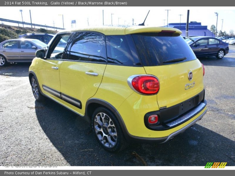 Giallo (Yellow) / Black/Marrone (Black/Brown) 2014 Fiat 500L Trekking