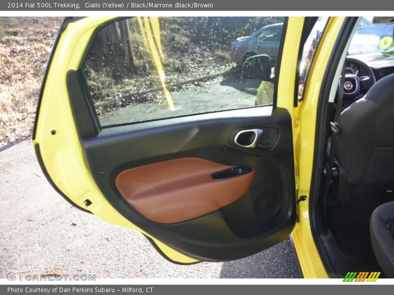 Giallo (Yellow) / Black/Marrone (Black/Brown) 2014 Fiat 500L Trekking