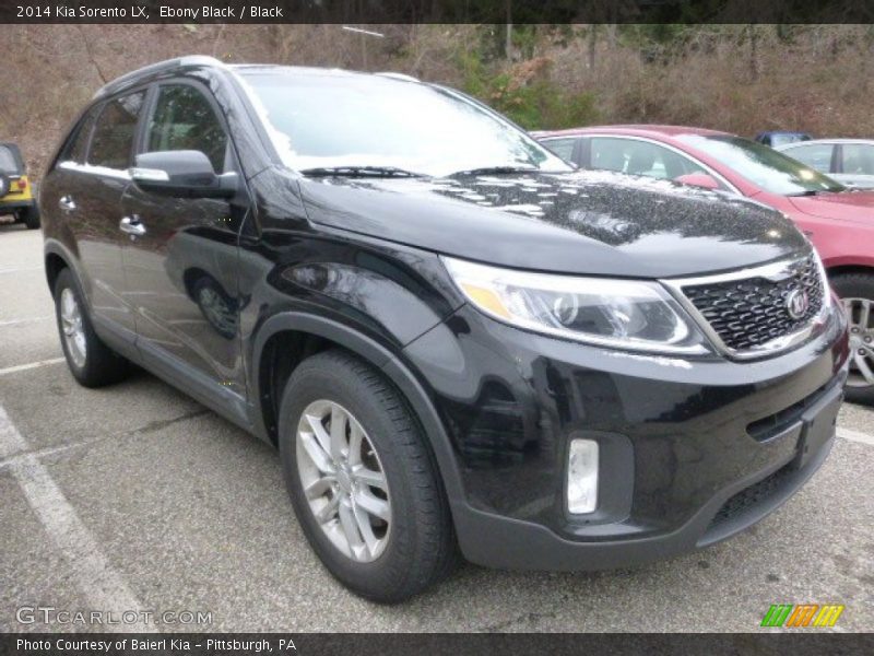 Front 3/4 View of 2014 Sorento LX