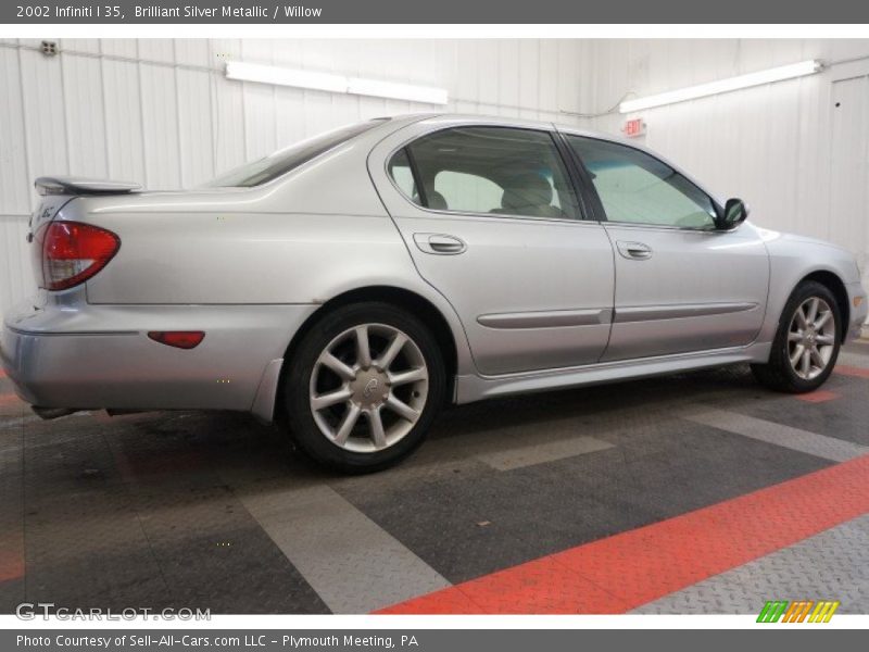 Brilliant Silver Metallic / Willow 2002 Infiniti I 35