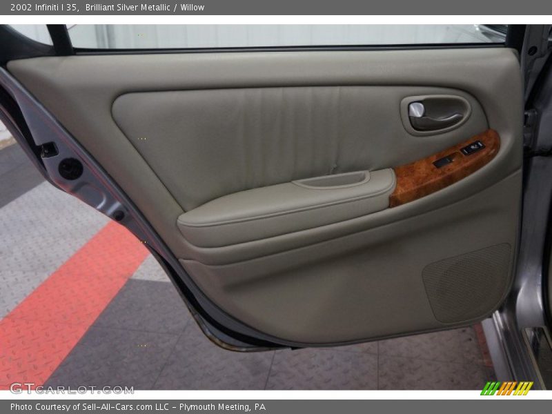 Brilliant Silver Metallic / Willow 2002 Infiniti I 35